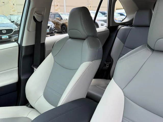 Certified Used 2023 SILVER SKY METALLIC Toyota XLE Premium image 48