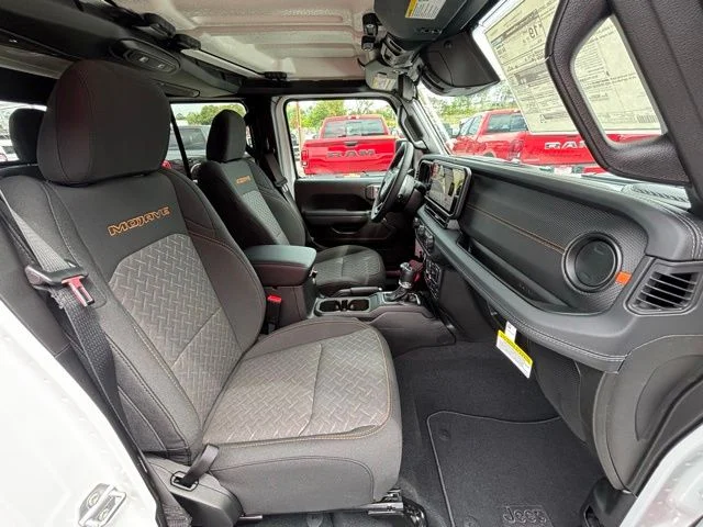 New 2026 Bright White Clear-Coat Exterior Paint Jeep Mojave image 7