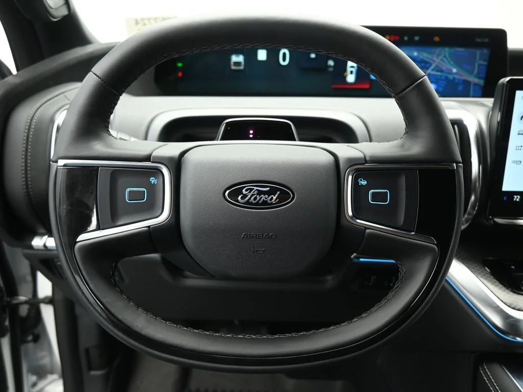 New 2025 Oxford White Ford Platinum image 12