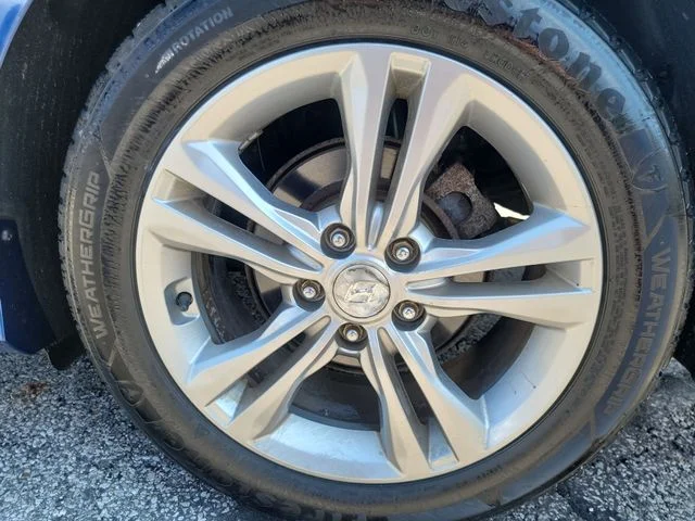 Used 2018 Blue Hyundai Sport image 21