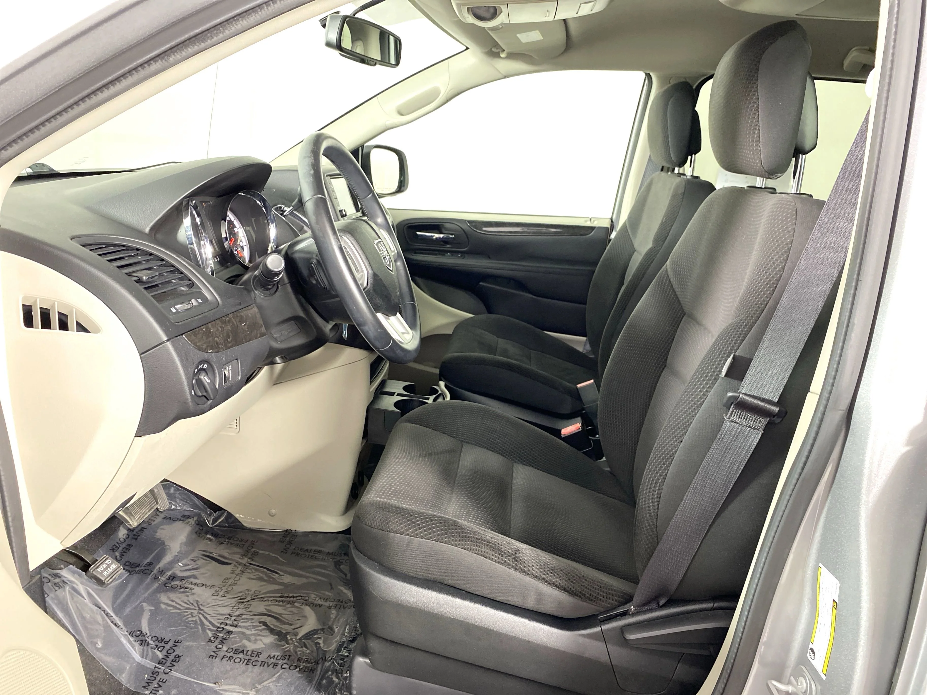 Used 2017 Billet Clearcoat Dodge SE image 14