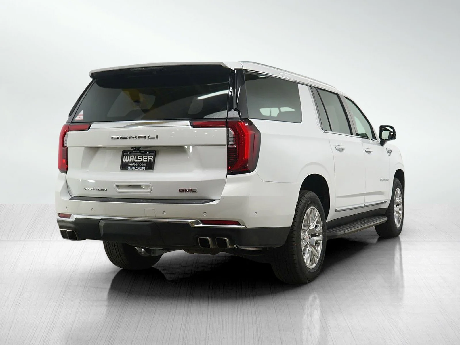 Used 2025 Summit White GMC Denali image 5