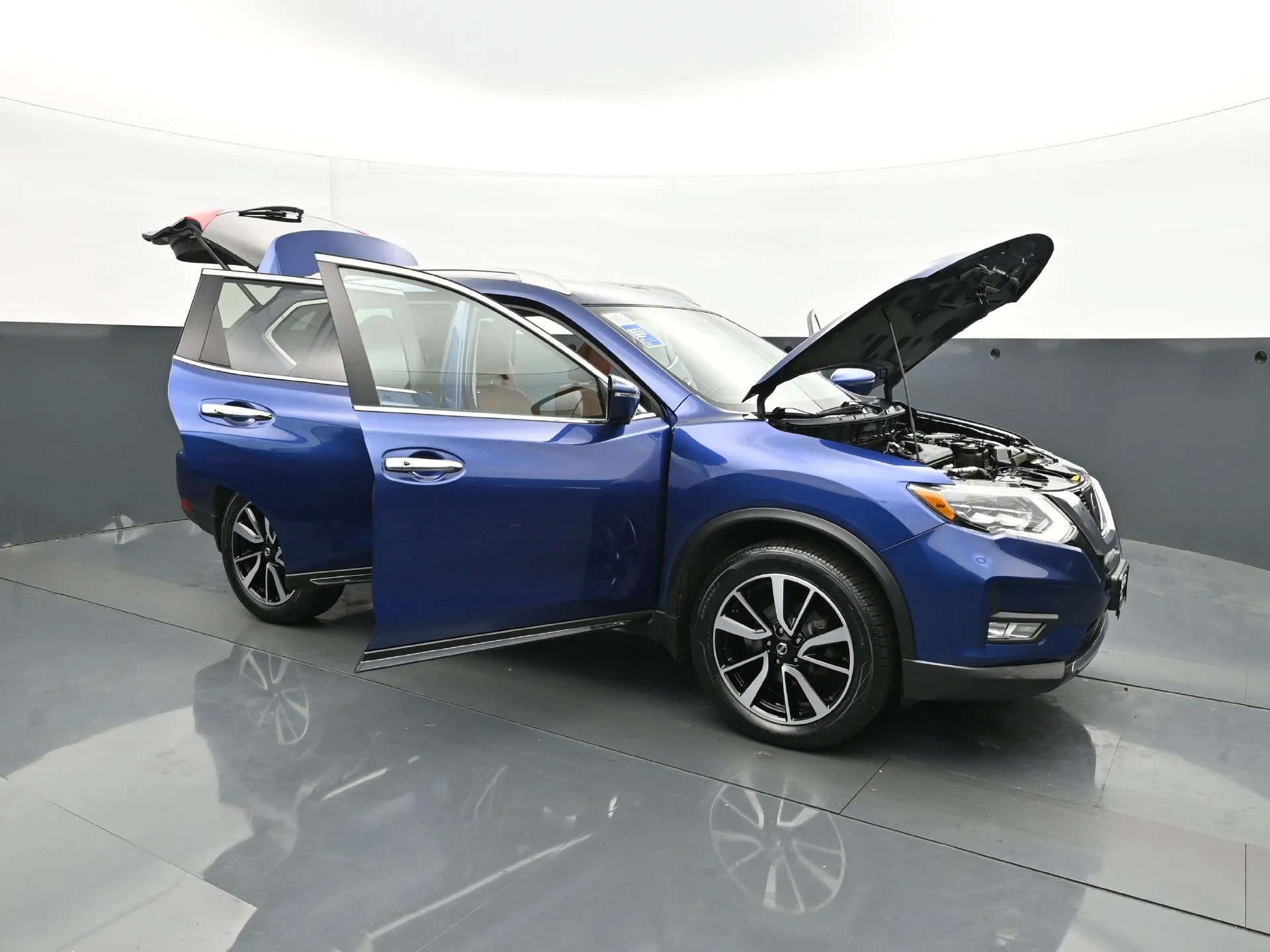 Used 2017 Caspian Blue Nissan SL image 40