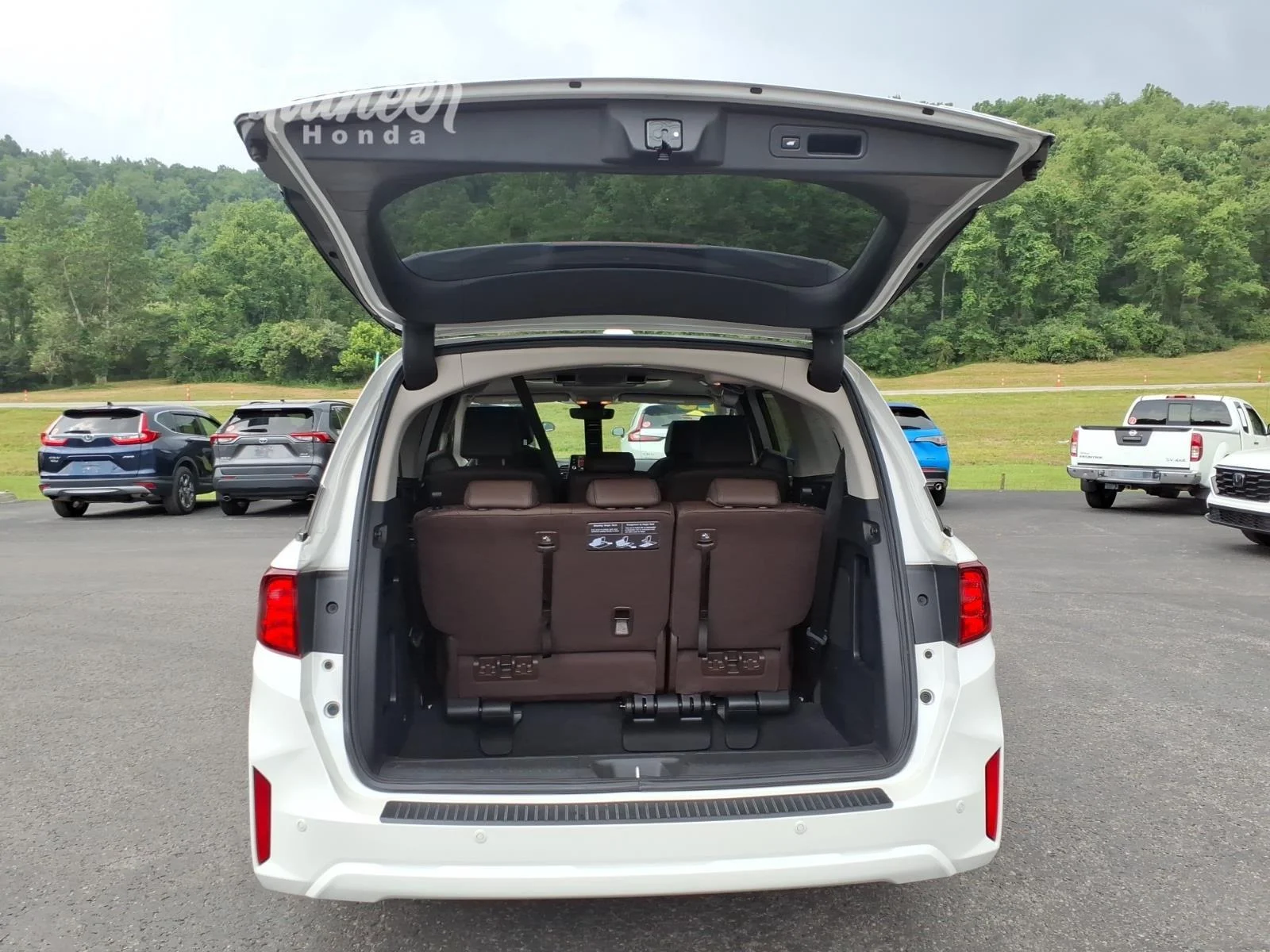 Used 2025 Platinum White Pearl Honda Touring image 24