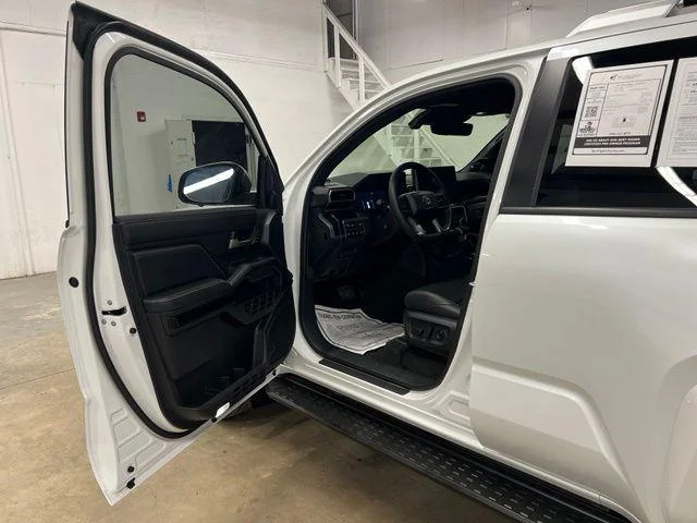 Used 2025 WIND CHILL PEARL Toyota  image 21