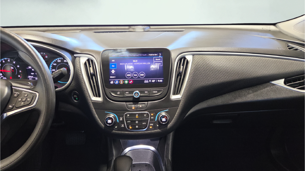 Used 2023 Gray Chevrolet LT image 23