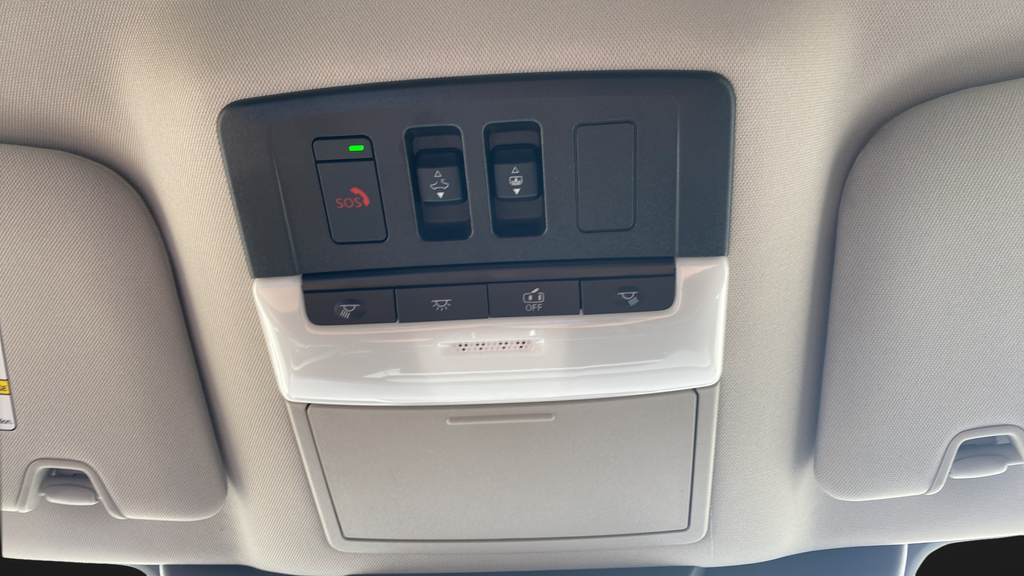 Used 2026 Super Black Nissan Platinum image 36