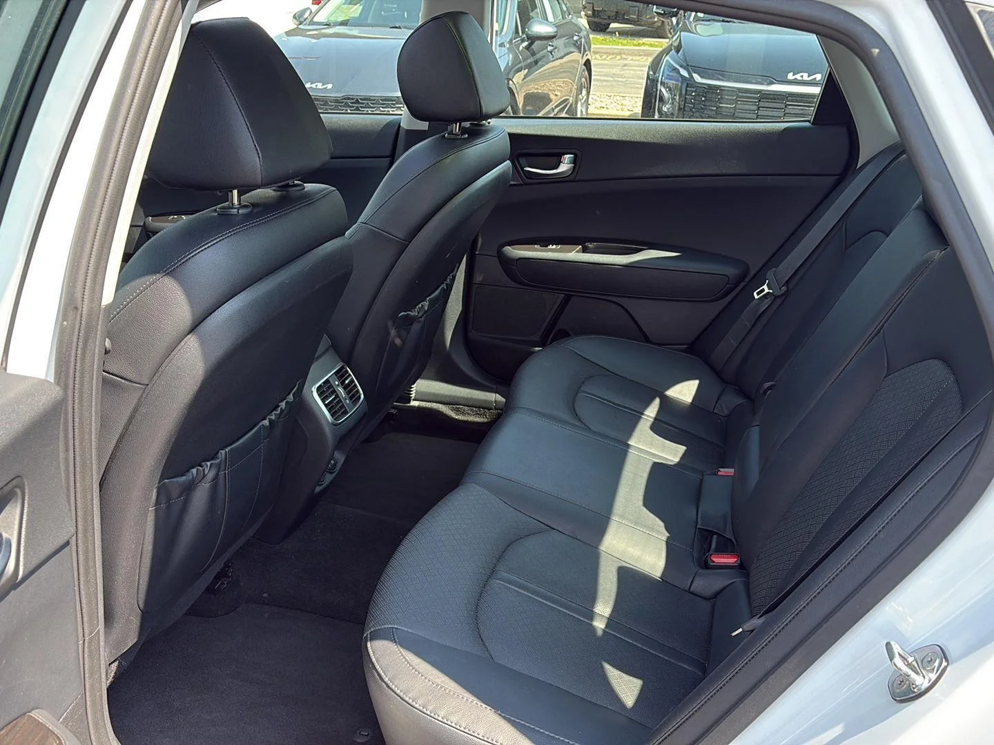 Used 2019 Snow White Pearl Kia EX image 10