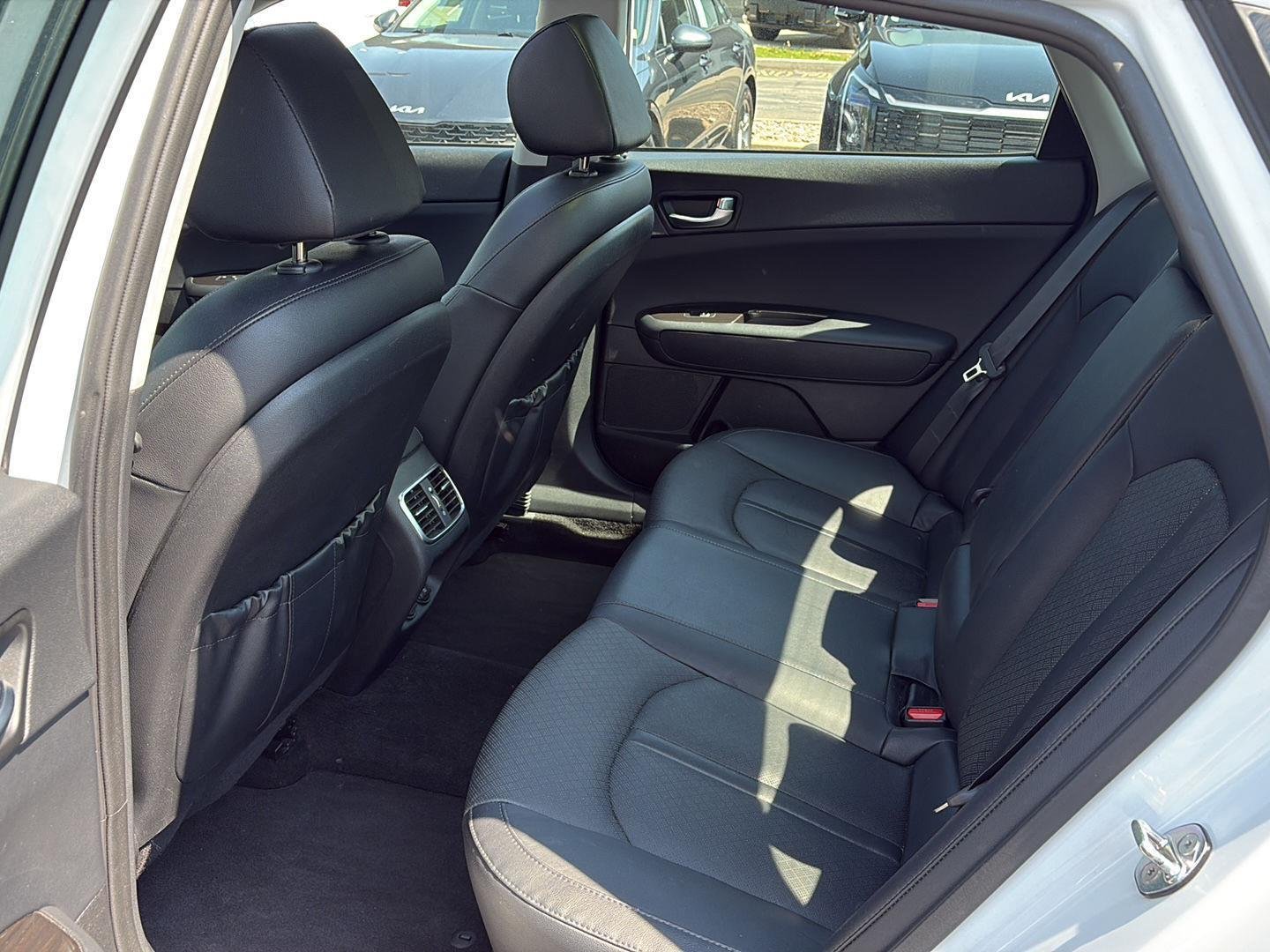 Used 2019 Snow White Pearl Kia EX image 10