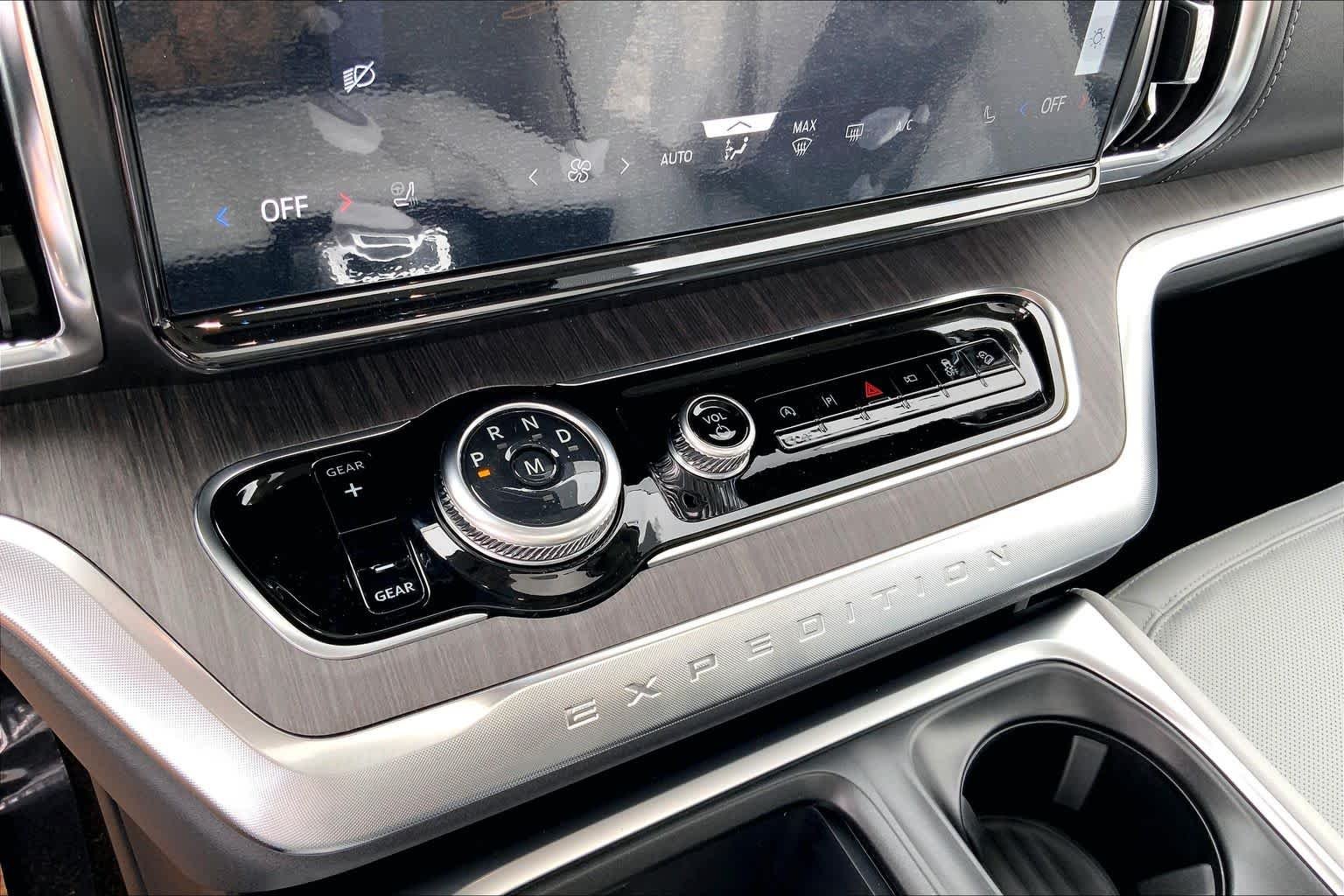 New 2026 Star White Metallic Tri-Coat Ford MAX Platinum® image 15