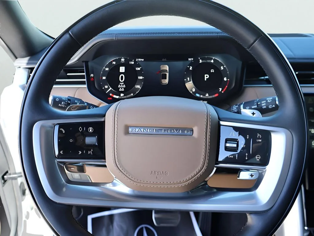 Used 2025 Fuji White Land Rover SE image 28