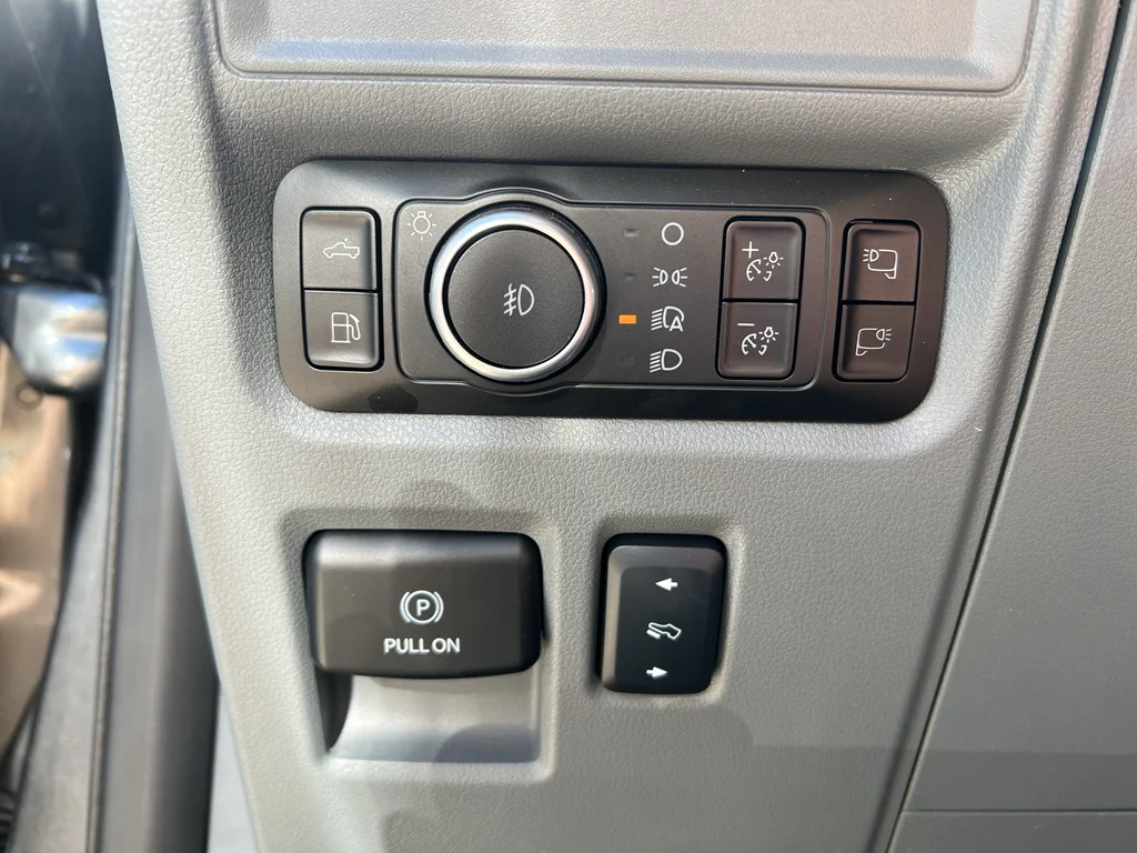 Used 2025 Carbonized Gray Metallic Ford LARIAT image 21