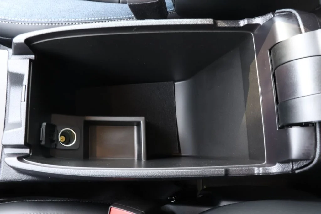 New 2025 Carbonized Gray Metallic Ford Outer Banks® image 19