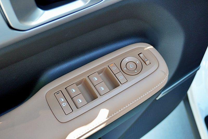 2025 Hyundai Santa Fe Limited - Photo 30