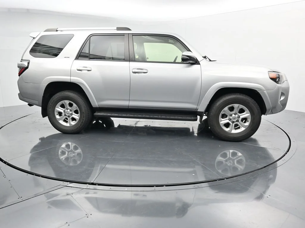 Used 2022 Silver Toyota SR5 Premium image 9