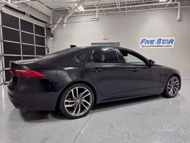 Used 2024 Black Jaguar R-Dynamic SE image 11