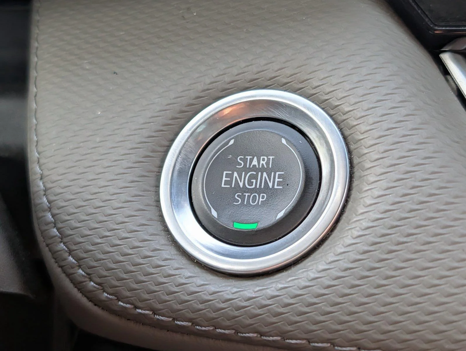 Used 2025 Sterling Gray Metallic Chevrolet LT image 27