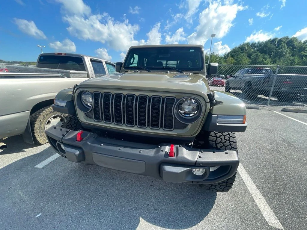 Used 2025 Green Jeep Rubicon image 3