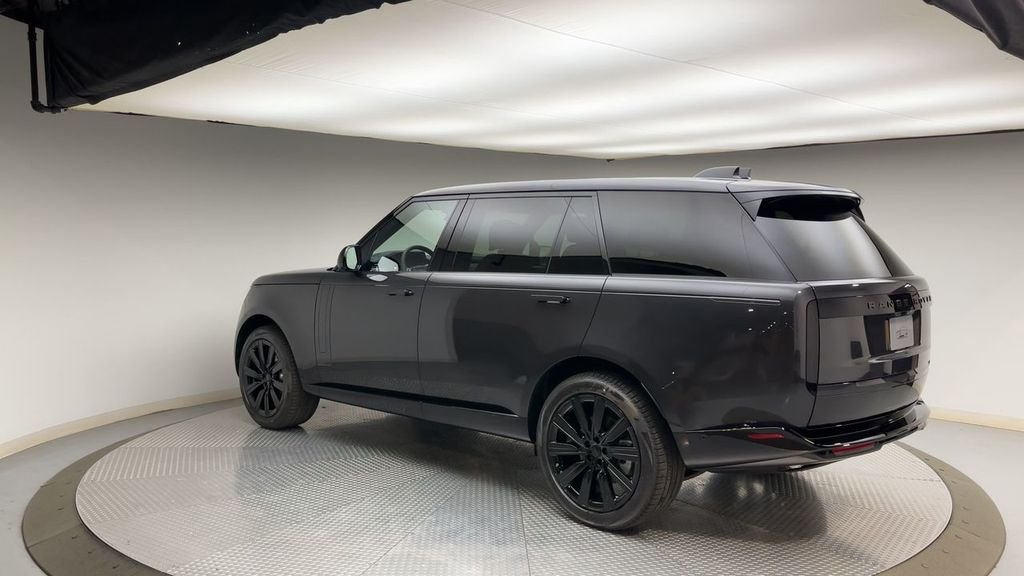 New 2026 Carpathian Gray Premium Metallic Land Rover SE image 4