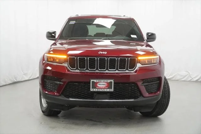 New 2026 Velvet Red Pearl-Coat Exterior Paint Jeep Laredo X image 7