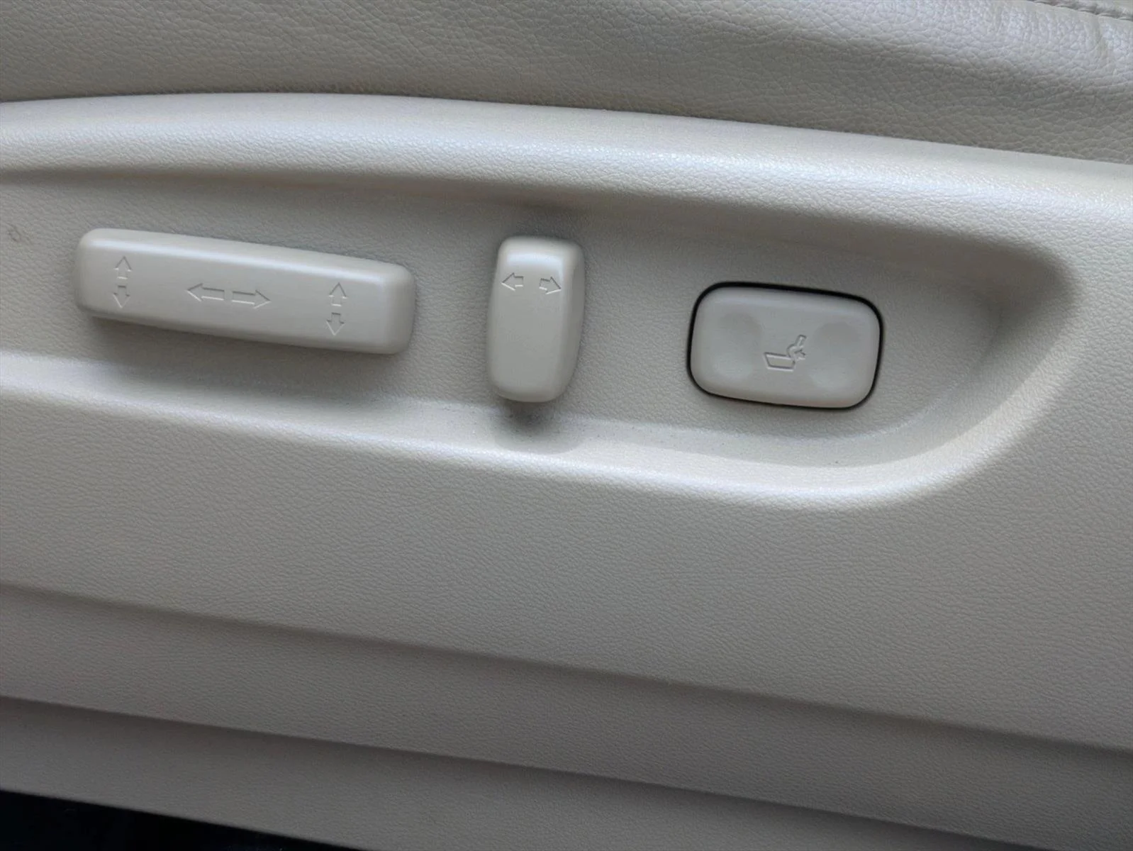Used 2015 Silver Moon Acura Tech Pkg image 3