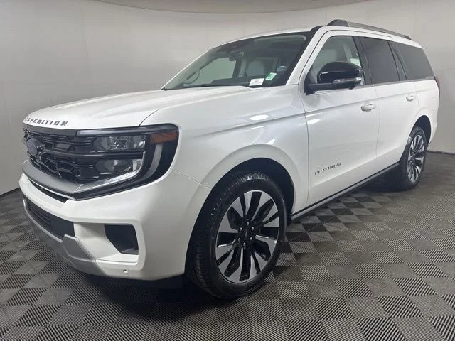 New 2026 Star White Metallic Tri-Coat Ford Platinum image 8