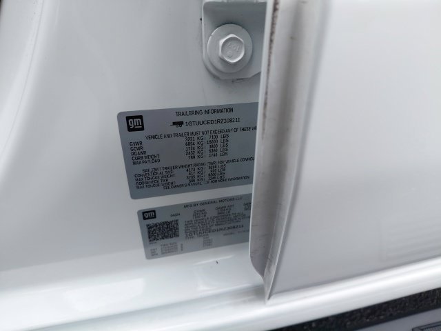 Used 2024 Summit White GMC Elevation image 32