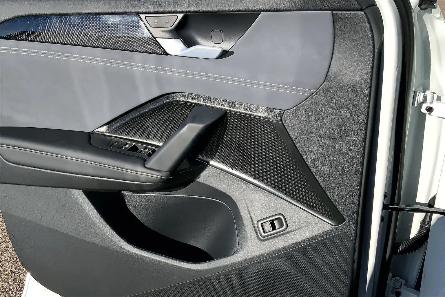 New 2026 Pure White Volkswagen SE image 10
