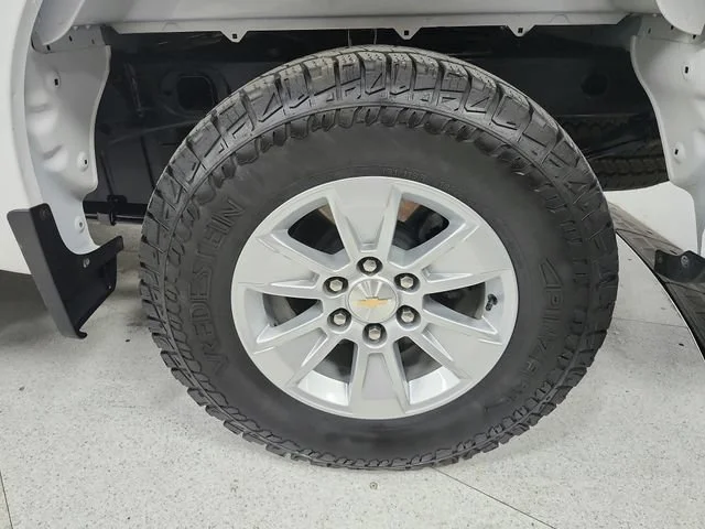 Used 2025 Summit White Chevrolet LT image 56
