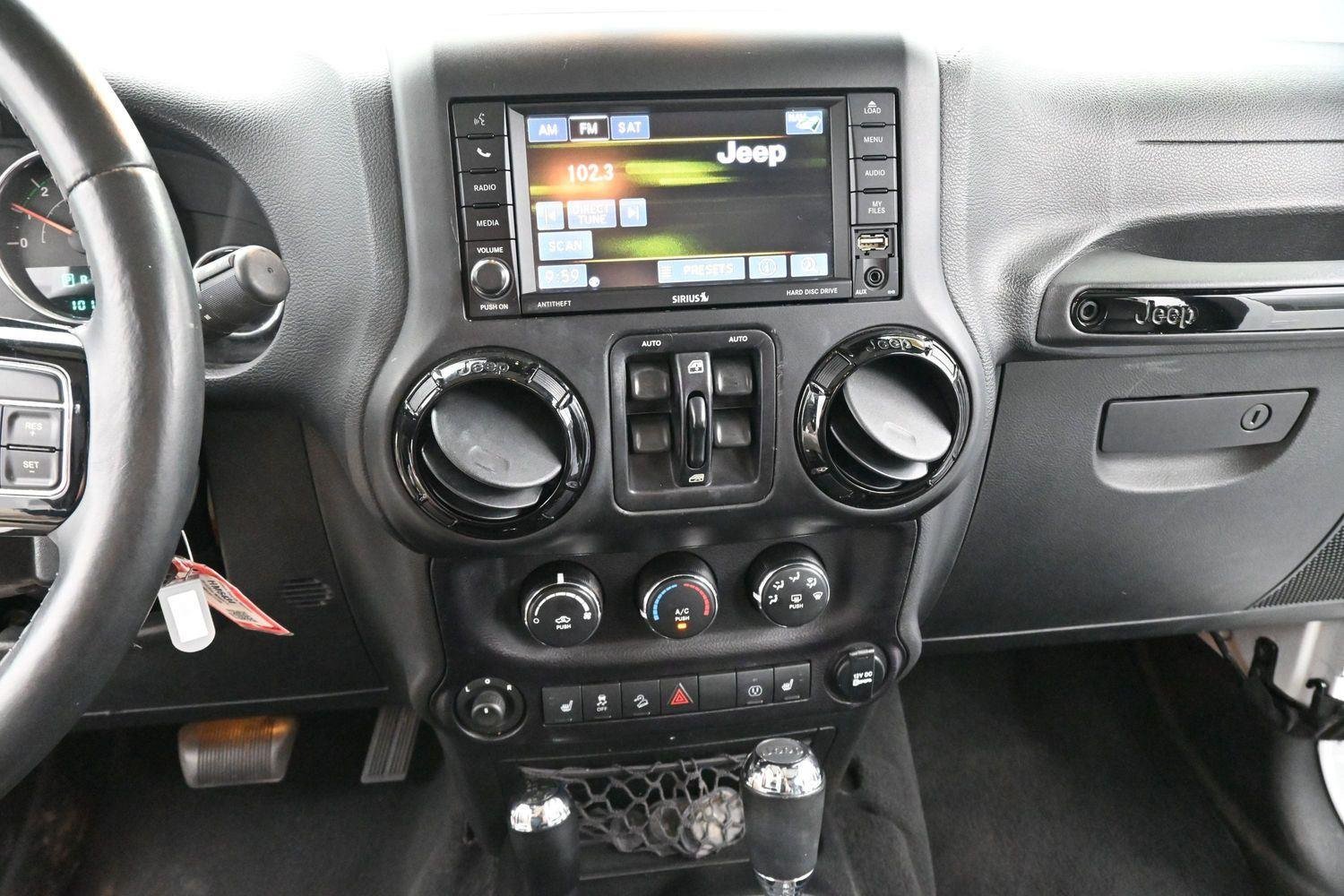 Used 2015 Bright White Clearcoat Jeep Altitude image 19