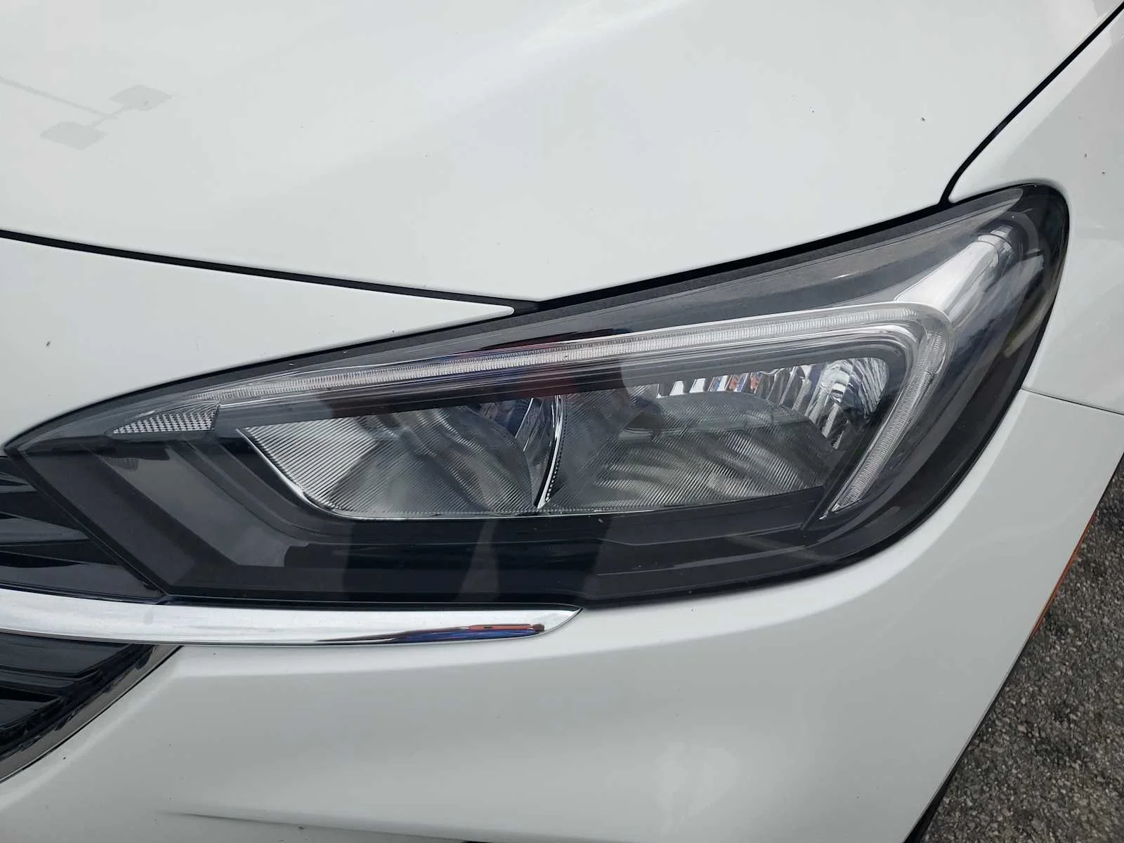 Used 2023 SUMMIT WHITE Buick Preferred image 12