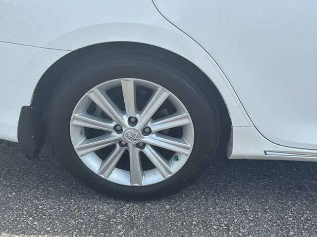 Used 2012 White Toyota XLE image 12