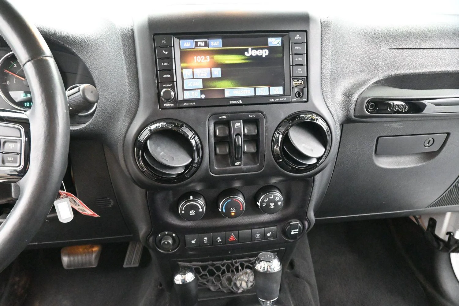 Used 2015 Bright White Clearcoat Jeep Altitude image 19