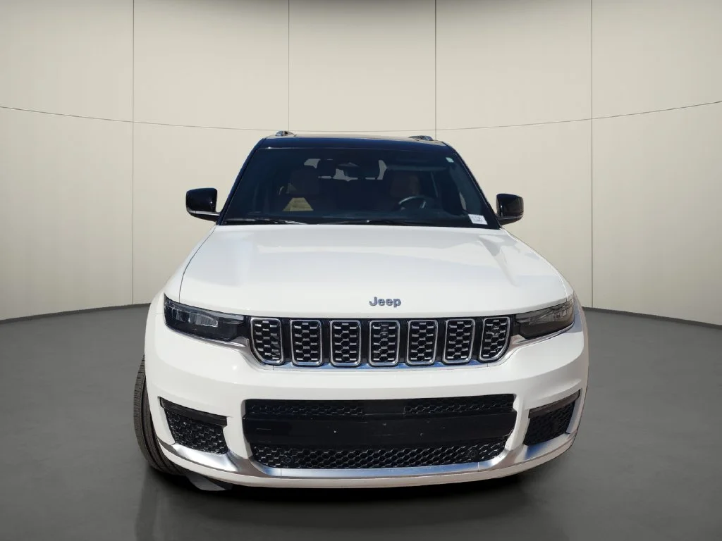 Used 2023 White Jeep Summit image 2
