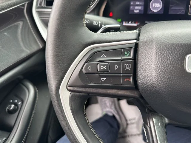 Used 2023 White Jeep Altitude image 20