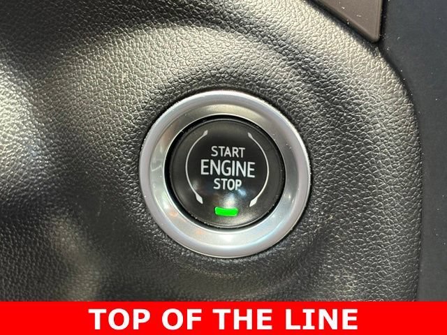 Used 2022 Iridescent Pearl Tricoat Chevrolet High Country image 25