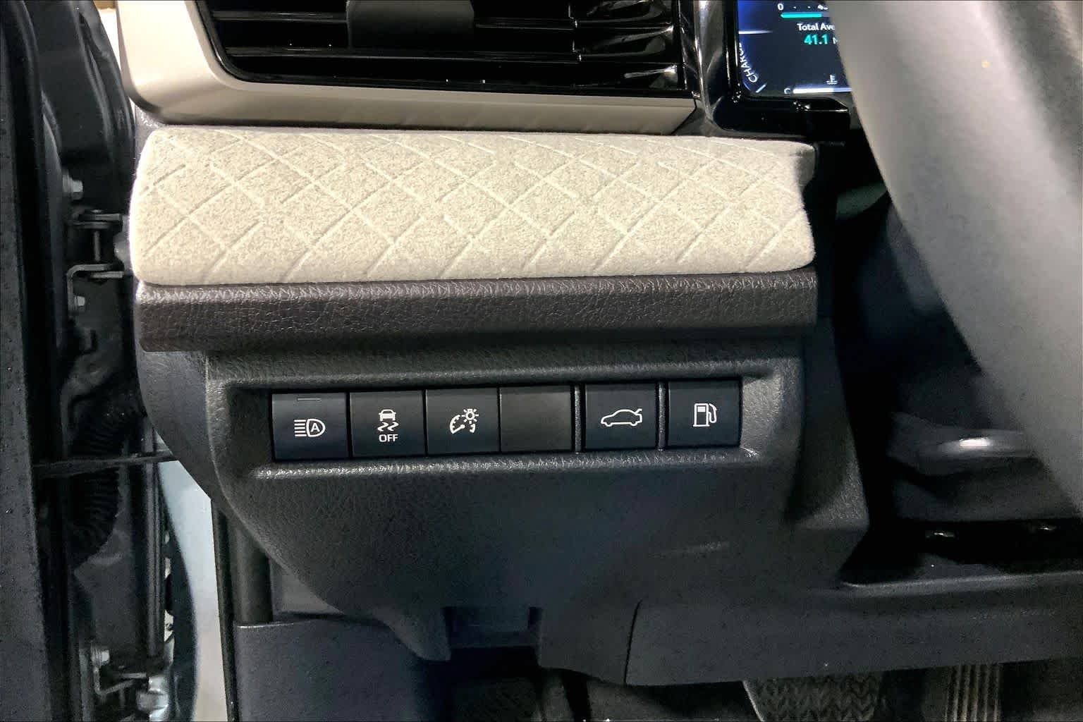2025 Toyota Camry XLE - Photo 35