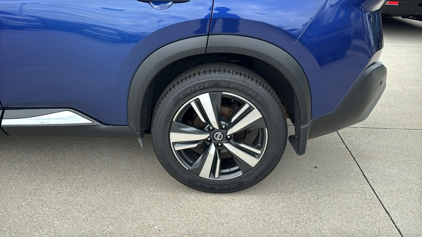 Used 2021 Blue Nissan SL image 7