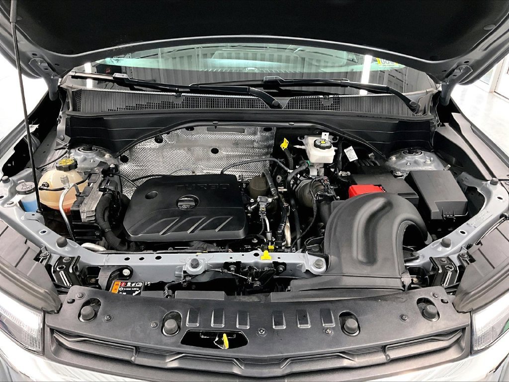 Used 2025 Gray Chevrolet LT image 28