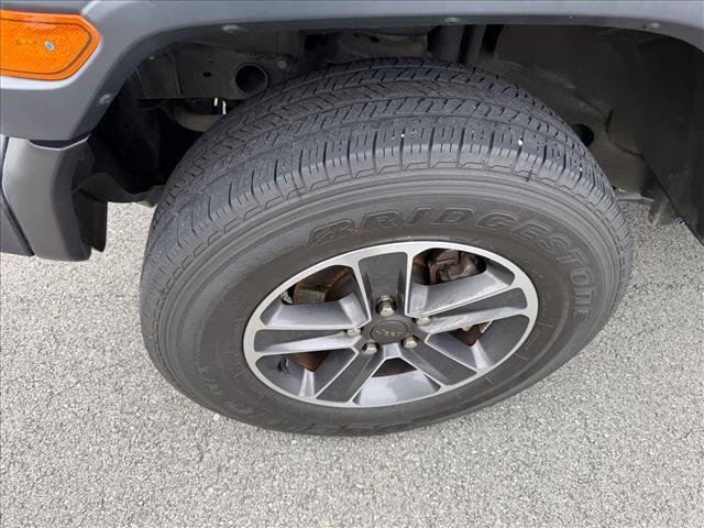 Used 2020 Black Clearcoat Jeep Sport S image 25