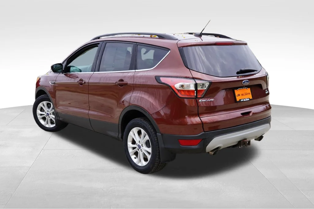 Used 2018 Red Ford SE image 7