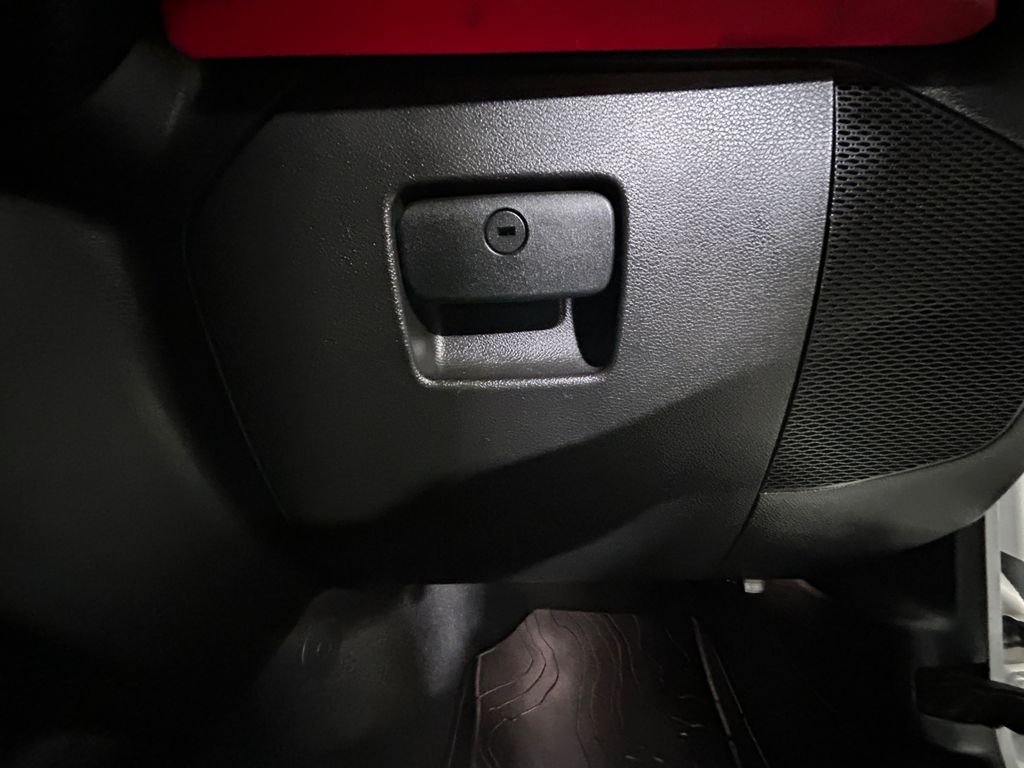 Used 2018 White Jeep Unlimited Rubicon image 24
