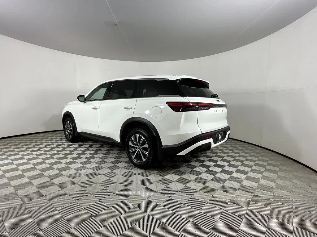 New 2025 White INFINITI Pure FWD image 13