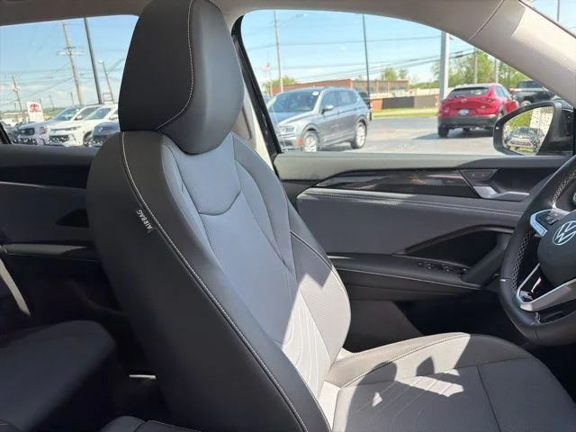 2025 Volkswagen Tiguan SE - Photo 45
