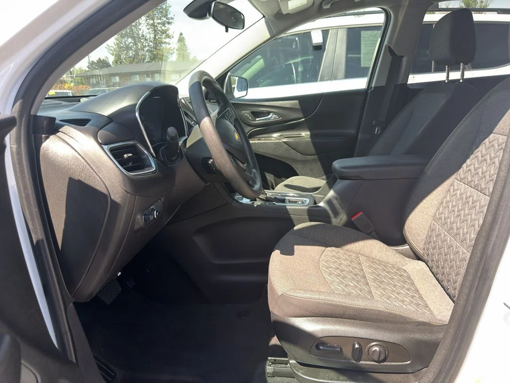 Used 2023 Summit White Chevrolet LT image 9