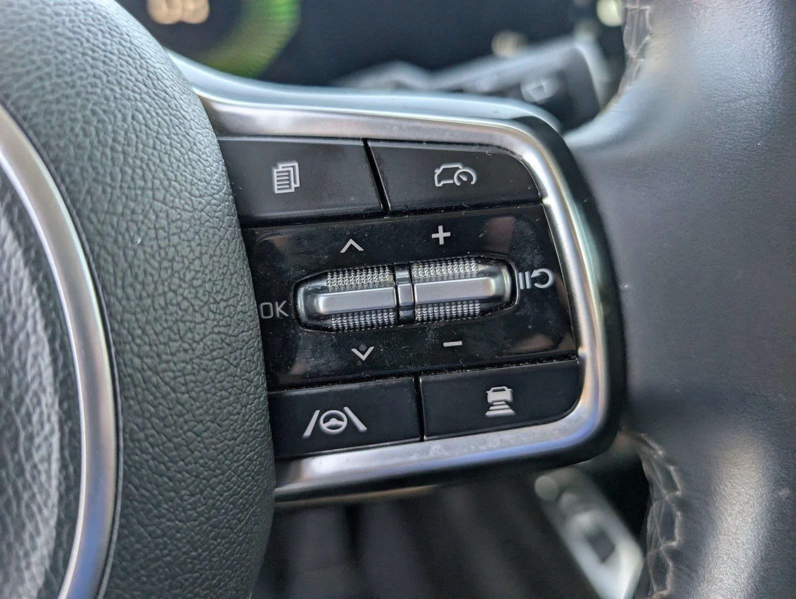 Used 2024 Everlasting Silver Kia S image 24