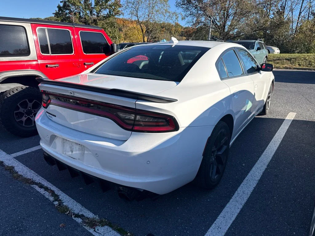 Used 2023 White Dodge SXT image 4