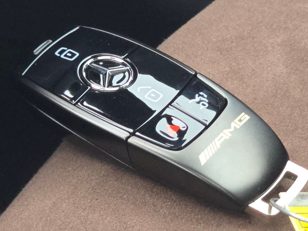 New 2026 MANUFAKTUR Alpine Grey Mercedes-Benz GLA 35 AMG® image 37