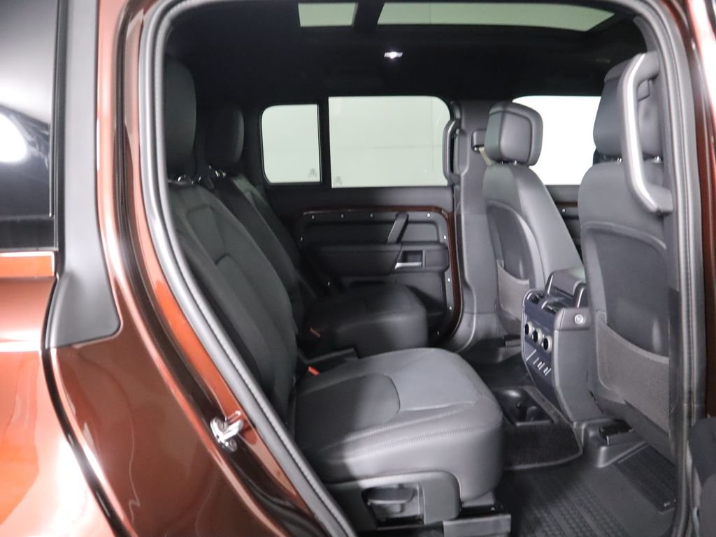 New 2026 Sedona Red Land Rover S image 24