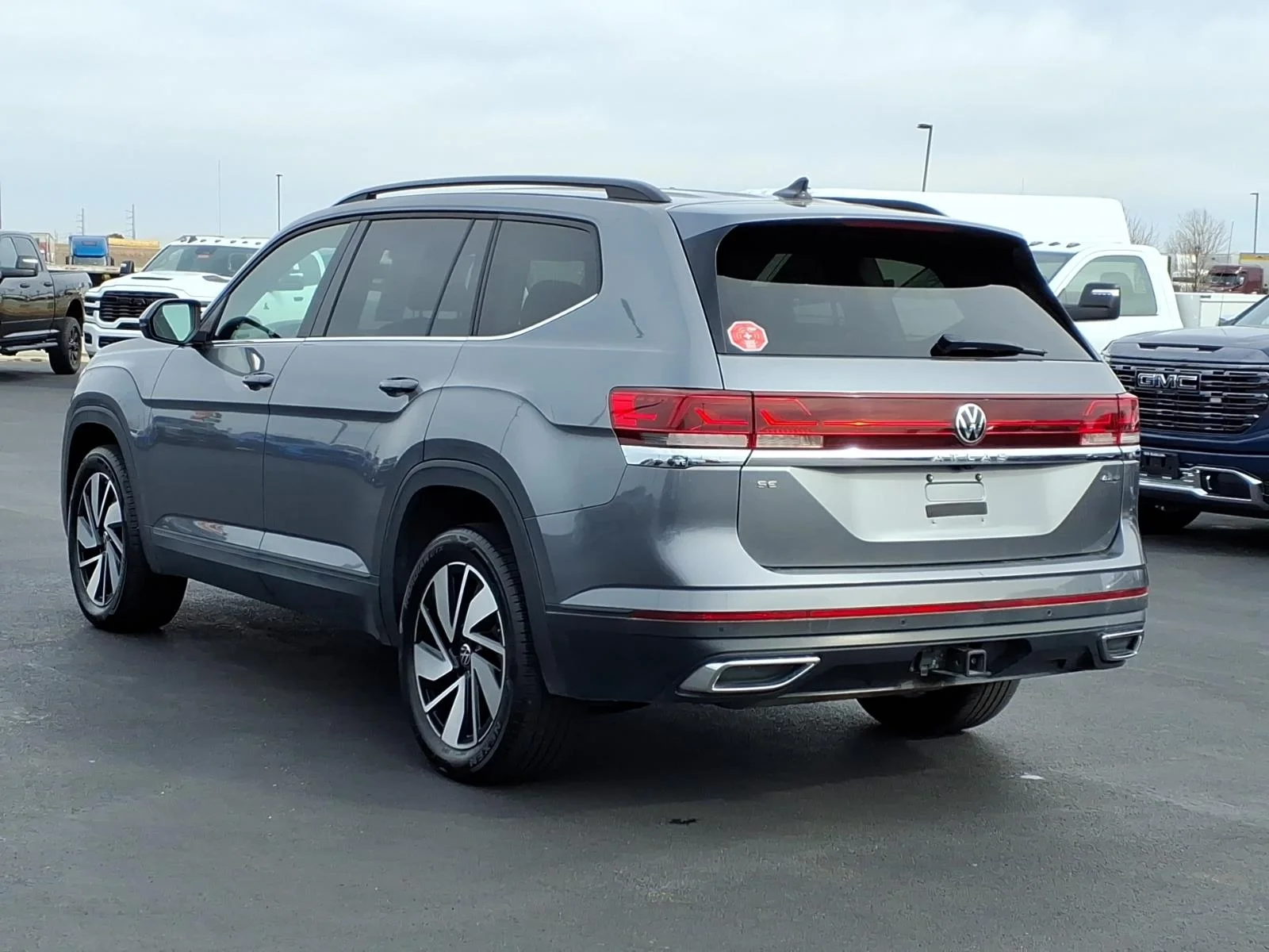 Used 2025 Platinum Gray Metallic Volkswagen 2.0T SE image 13